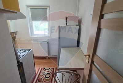 Garsoniera de inchiriat, strada Garii, etajul 3/4 - 5