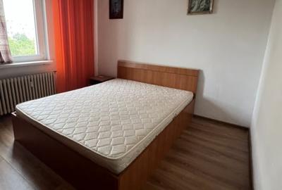 Apartament cu 3 camere decomandat în Dristor