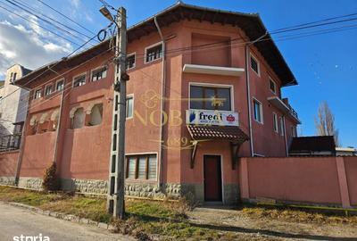 Casă cu 4 camere cu Canalizare în Central - 12