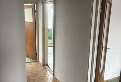 Apartament cu 3 camere decomandat în Valea Ialomiței - 1