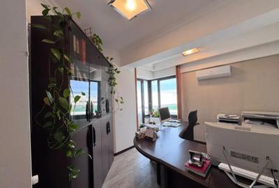 Apartament cu 5 camere decomandat în Km 4 - 9