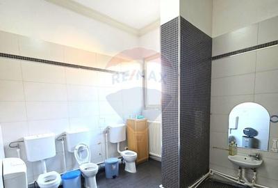 Casă cu 10 camere cu Teren 900 Mp în 23 August - 10