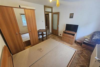 Apartament cu 3 camere decomandat, mobilat în Micro IV - 3