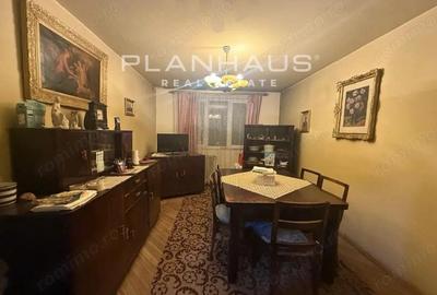 Vintage apartament 4 camere, B-dul Bucure?ti / Regele Mihai,decomandat etaj 2 - 9