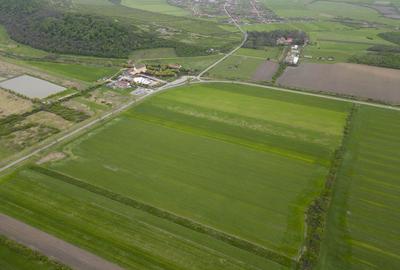 Teren de 22500 mp, în Central - 3