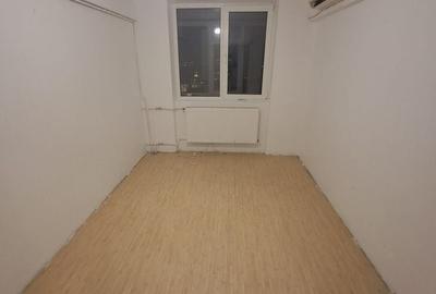 Apartament cu 3 camere decomandat în Giurgiului - 3