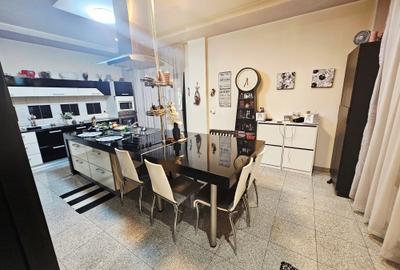 Duplex cu 9 camere cu Canalizare în Albert - 2