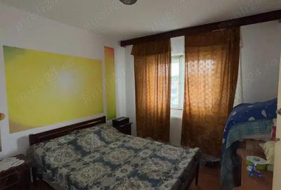 De vanzare 3 camere cu balcon, zona Piata Mare, 42.000 euro