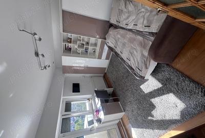 Inchiriez apartament cu trei camere in zona centrala