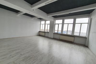 Spațiu industrial, în Tractorul - 2