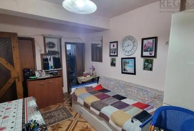 Apartament cu 4 camere semidecomandat, mobilat în 15 Noiembrie - 11