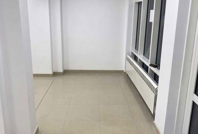 Spațiu comercial, de 43 mp, în Central - 4