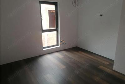 Casă cu Teren 300 Mp în Central - 1