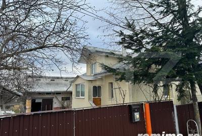 Casă cu 3 camere cu Teren 2870 Mp în Siret