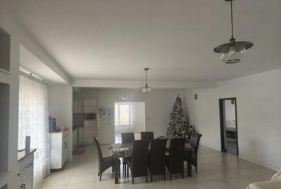 Afacere la cheie! 2 sali evenimente+ apartament 220mp, Siret - 26