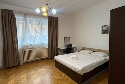 Apartament cu 3 camere semidecomandat în Central - 2