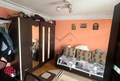 Apartament cu 3 camere semidecomandat în Podu Roș - 2
