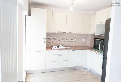 Apartament cu 3 camere semidecomandat, mobilat în Pipera
