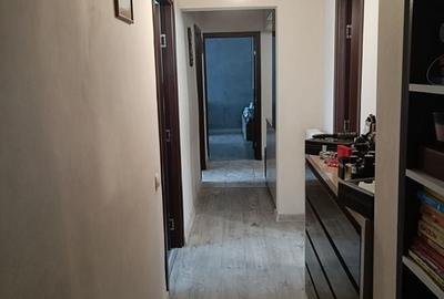 APARTAMENT 3 CAMERE DECOMANDAT CONFORT 0 ZONA POARTA 6 - 7