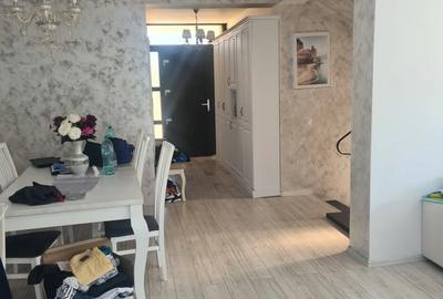 Casă cu 4 camere cu Teren 1750 Mp în Central - 1