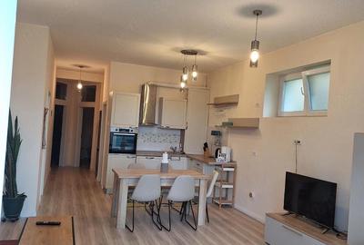 Apartament cu 3 camere decomandat în Cetatea - 1