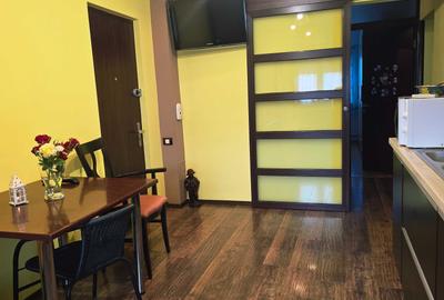 Apartament cu 3 camere decomandat în Aviației
