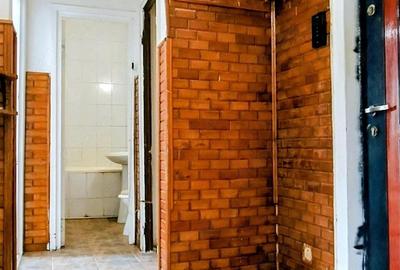 Apartament cu 2 camere decomandat în Nicolina