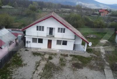 Casă cu Teren 450 Mp în Arcani - 1