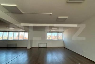 Spațiu comercial, de 130 mp, în Central - 8