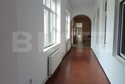 Casa cu 4 camere, 191 mp, zona Centrala, 0% Comision - 1