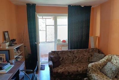 Vand apart 2 camere zona Peco - 6