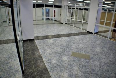 Spațiu comercial, de 500 mp, în Central - 4