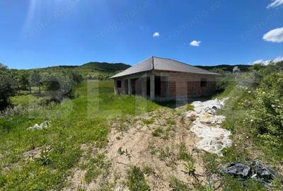Casă cu 4 camere cu Teren 1900 Mp în Central - 2