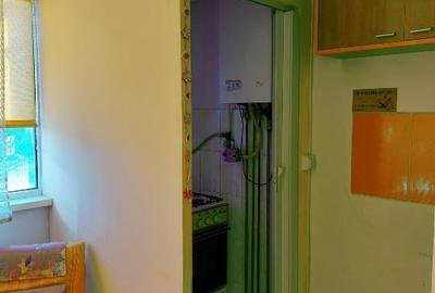 Proprietar  ofer garsoniera mica,  180 euro - 13