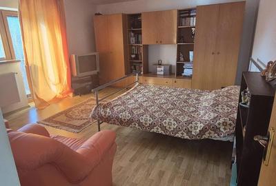Casă cu 5 camere cu Teren 250 Mp în Central