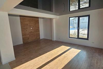 Casă cu 4 camere în Odăile