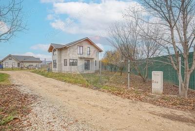 Casa solida la gri, 5 camere, 131 mp utili Priveli?te de vis - 1