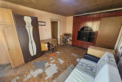 Apartament cu 2 camere semidecomandat, mobilat în Micro I - 2