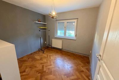 Apartament cu 3 camere decomandat în Dâmbovița - 2