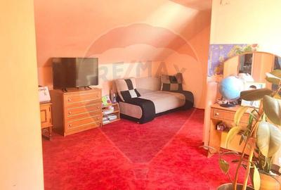 Casă cu 8 camere cu Teren 569 Mp în Turda