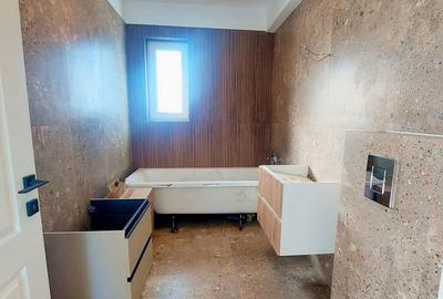 Casă cu 5 camere cu Canalizare în Central - 3