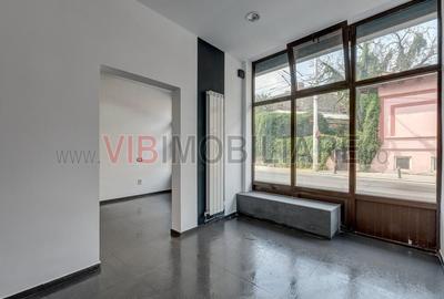 Spatiu comercial - Lizeanu - stradal - 2 vitrine - 13