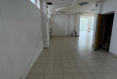 Spațiu comercial, de 180 mp, în Central - 4
