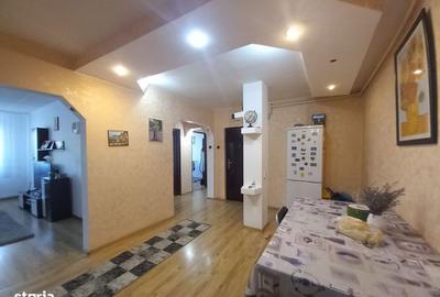 Apartament cu 4 camere decomandat în Central