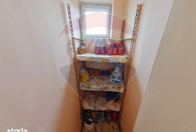 Apartament cu 4 camere, mobilat în Central