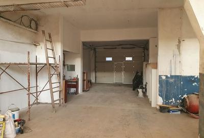 Spațiu comercial, de 1,400 mp, în Industrială - 3