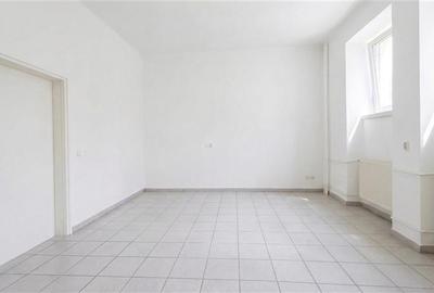 Spațiu comercial, de 35 mp, în Central - 4