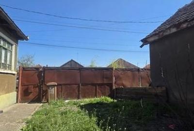 Casă cu 4 camere cu Teren 120 Mp în Central - 2