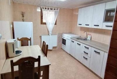 Casă cu 4 camere în Central - 2