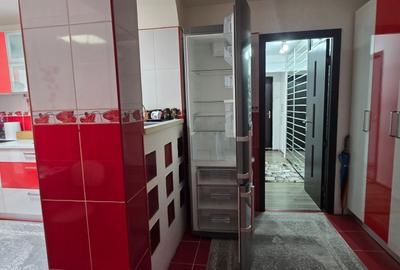Apartament cu 3 camere decomandat, mobilat în Micro 3 - 9